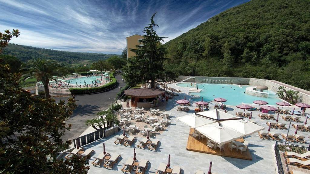 Complesso Termale Vescine Hotell Castelforte Exteriör bild