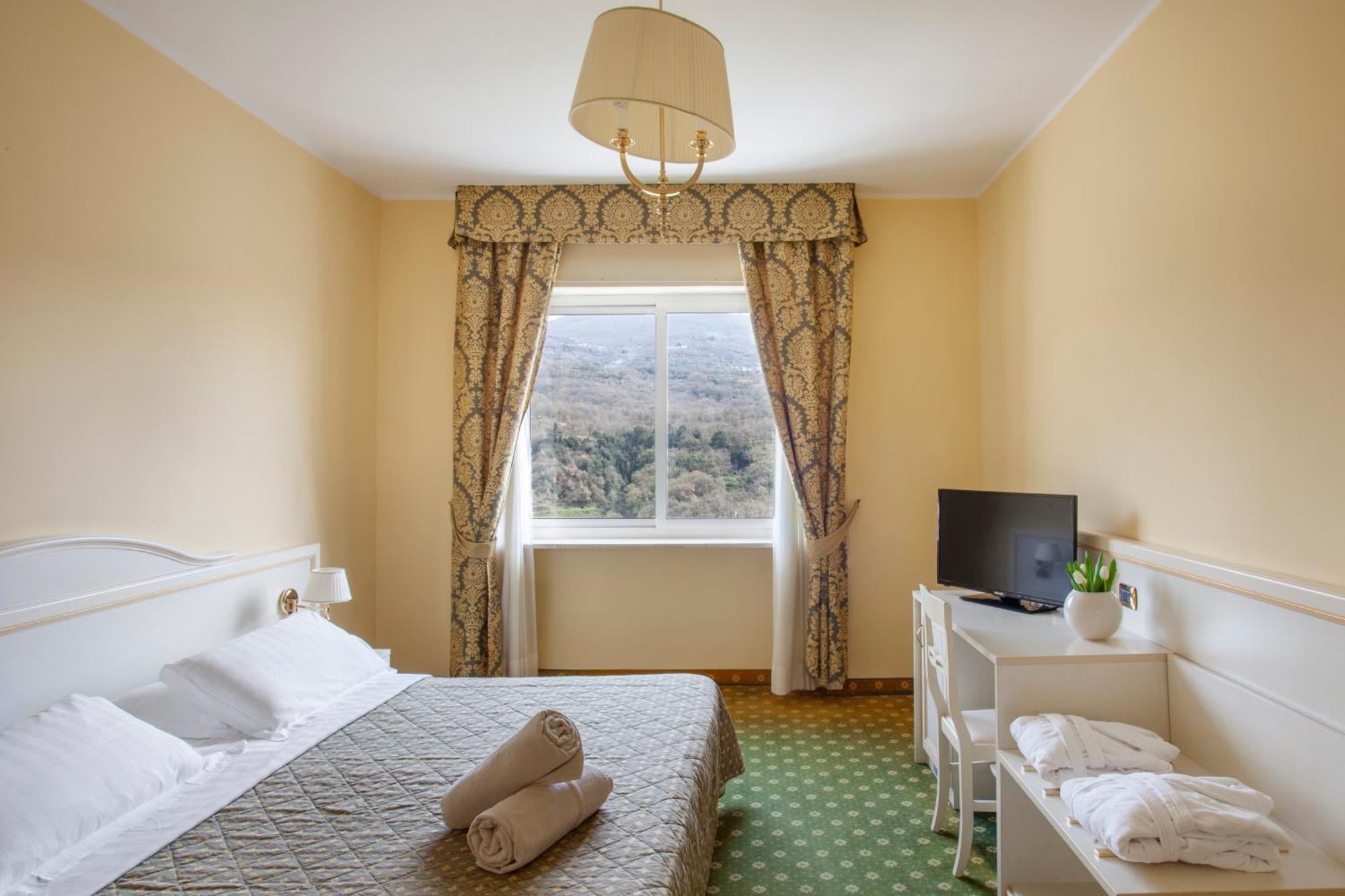 Complesso Termale Vescine Hotell Castelforte Exteriör bild