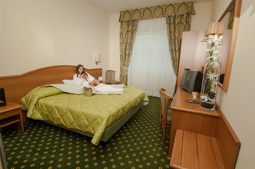 Complesso Termale Vescine Hotell Castelforte Exteriör bild